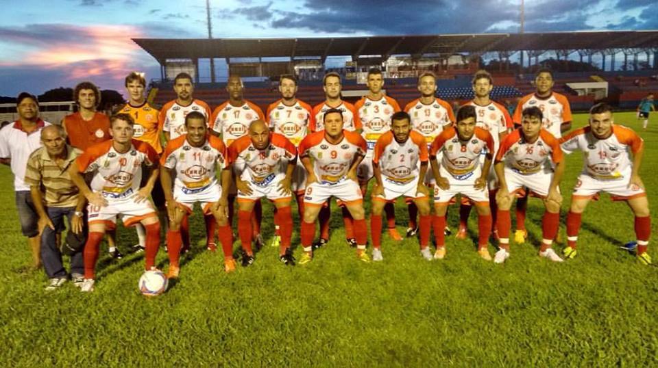 Equipe do América em campo na cidade de Cianorte.