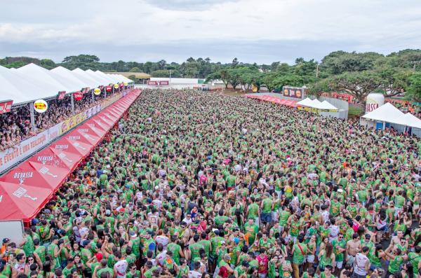 calouro-folia-destaca-turismo-de-neg-cios-e-eventos-na-regi-o-de-maring--1456834704