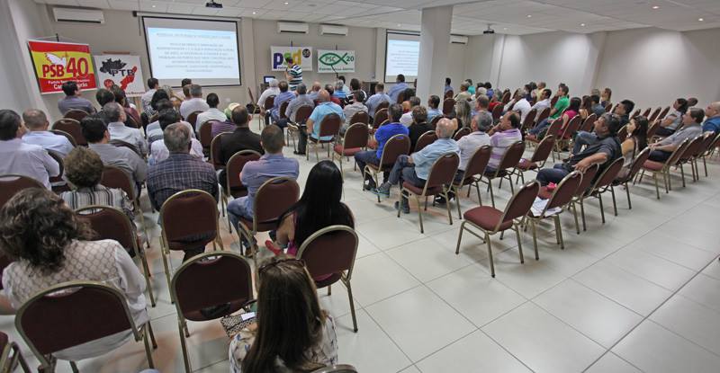 Reunião que reuniu 4 pré-candidatos a prefeito de Campo Mourão.