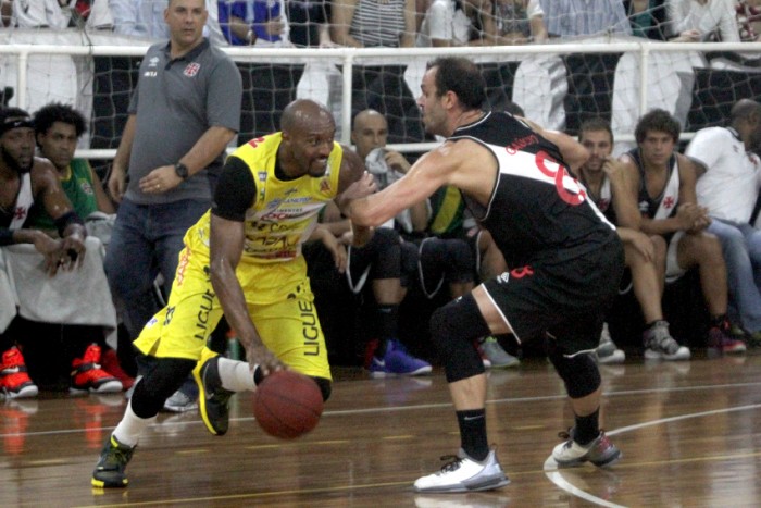 Imagem do jogo entre Vasco e Campo Mourão Basquete.