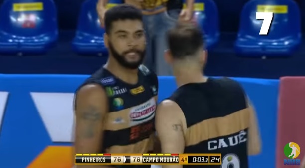 Cauê e Vinicius Pastor em ação pelo Campo Mourão Basquete. Imagem: Reprodução/NBB