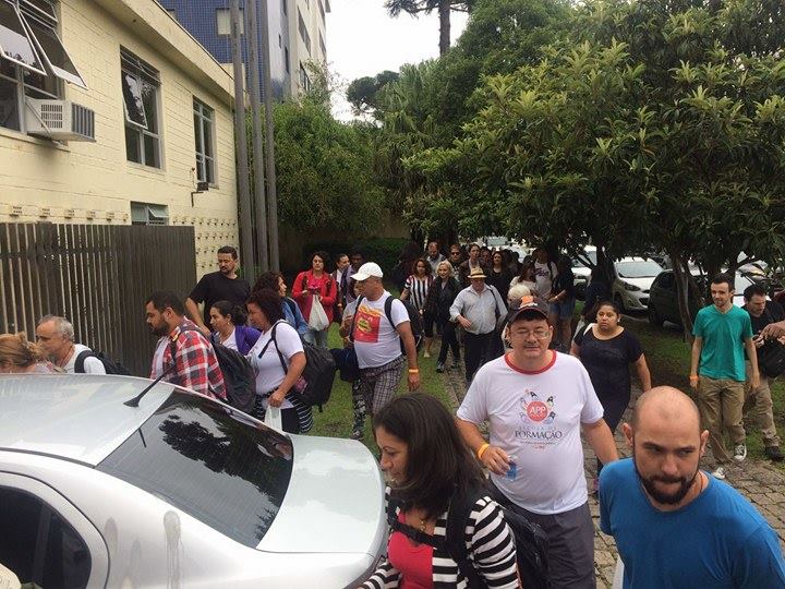 Professores ocupam a SEED, no bairro do Água Verde em Curitiba.